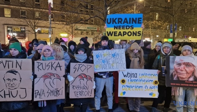 Stop Russian Terror: у Варшаві кілька тисяч людей вимагали від ЄС допомоги для України