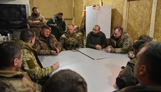 Umierow, Załużny i Szaptała odwiedzili pozycje Sił Obronnych w okolicy Kupjańska

