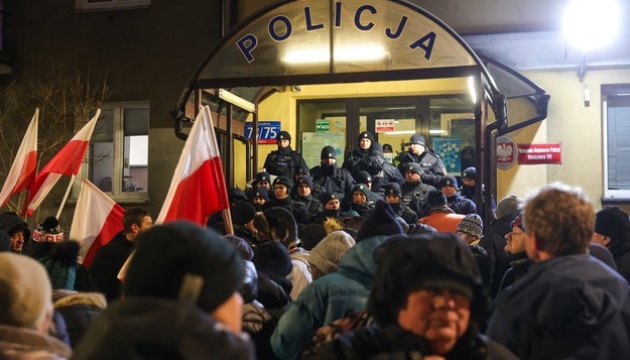 У Польщі затримали колишніх керівників МВС, у Варшаві почалися протести