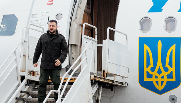 Le président Zelensky arrive à Vilnius