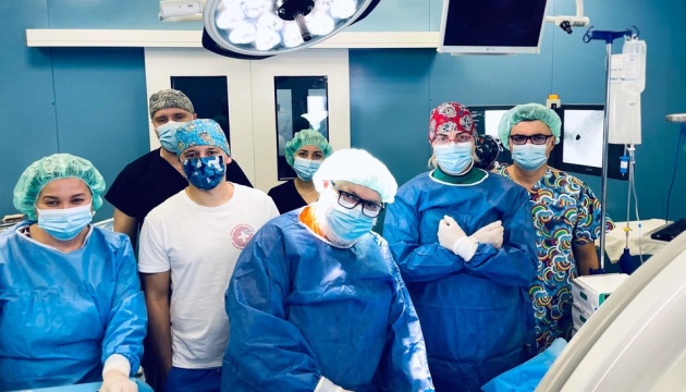 У Львові італійський хірург провів операції із вживлення стовбурових клітин дітям