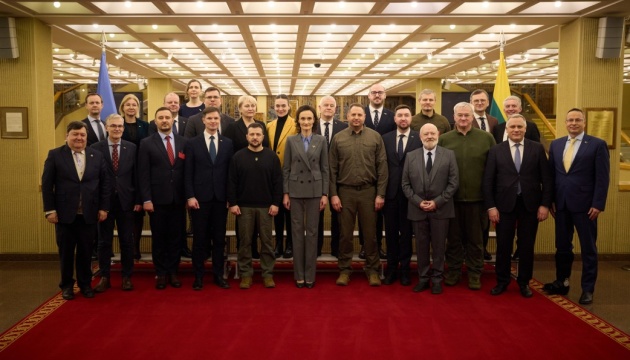Zelenskis susitinka su pirmininku ir parlamento nariais
