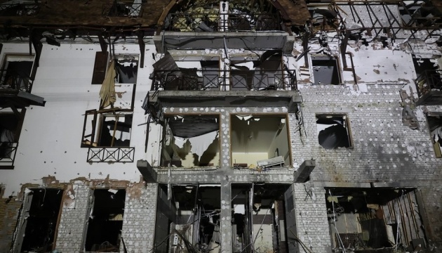 Мер Харкова - про наслідки ракетного удару: Пошкоджені житлові будинки, готель і підприємство