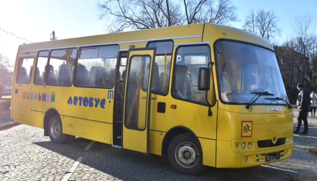 На Закарпатті сім шкіл отримали нові автобуси