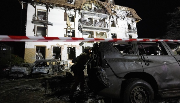 Another Russian strike on Kharkiv: Civilian facility targeted, cars on fire Another Russian strike on Kharkiv: Civilian facility targeted, cars on fire