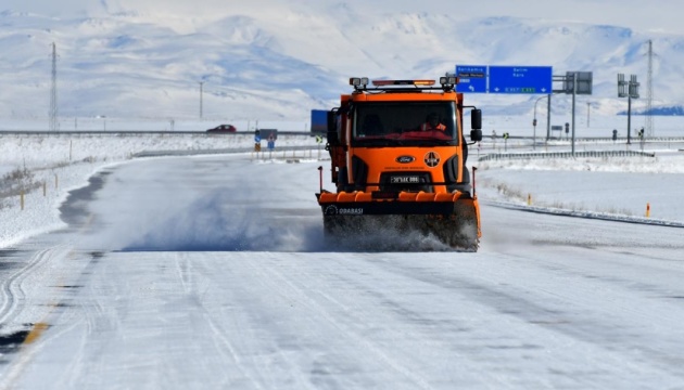 У Туреччині не припиняються сильні снігопади, заблоковані 124 населені пункти