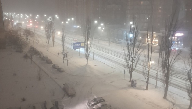 Метеорологи не зафіксували вчора ввечері сніжної грози в Україні