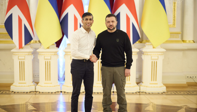 Volodymyr Zelensky et Rishi Sunak signent un accord sur les garanties de sécurité pour l’Ukraine 