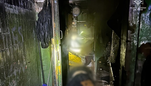 У столиці сталася пожежа у сміттєзбірнику будинку - загинули двоє людей