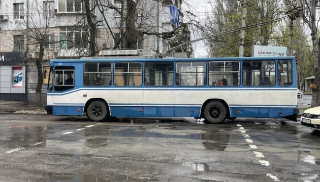 Trolleybus services fully resumed in Kherson following Russian shelling