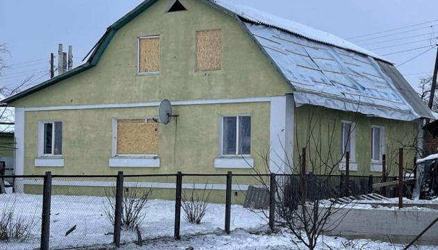 У Чернігові внаслідок ракетної атаки пошкоджень зазнали 23 приватні будинки та багатоповерхівка