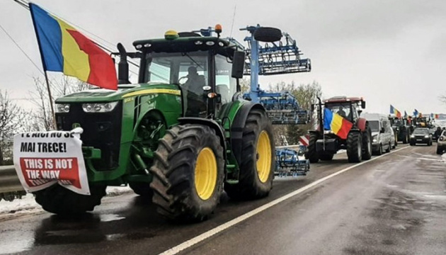 Румунські протестувальники розблокували рух вантажівок на кордоні з Україною