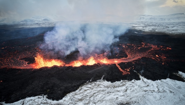 На південному заході Ісландії почалося виверження вулкана