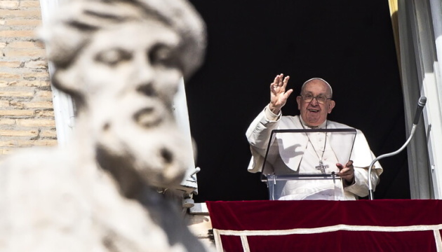 Папа Римський заявив, що поки не думає залишати посаду