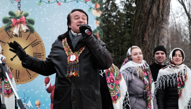 На фестивалі колядок і щедрівок у Чернівцях зібрали ₴16 тисяч на дрон для ЗСУ