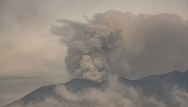 В Індонезії через виверження вулкана евакуювали 6500 людей