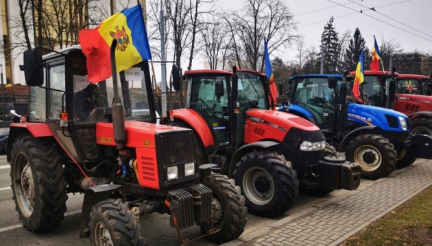 Румунські фермери продовжують блокувати два пункти пропуску на кордоні з Україною