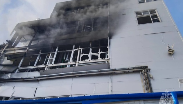 У Ростовській області РФ сталася велика пожежа на поліефірному заводі