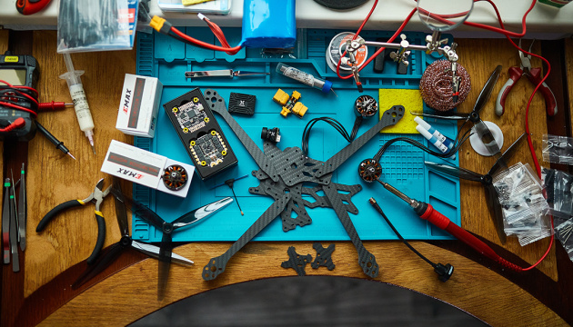 Виробник «домашніх» дронів: наскільки це реально, з чого й як збирати і тестувати