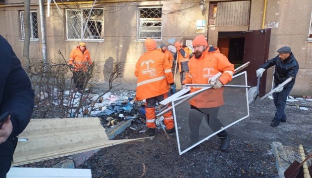 Ворожа атака дронами по Одесі: пошкоджені 10 будинків