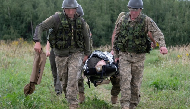 Canadian instructors show how they train Ukrainian combat medics 