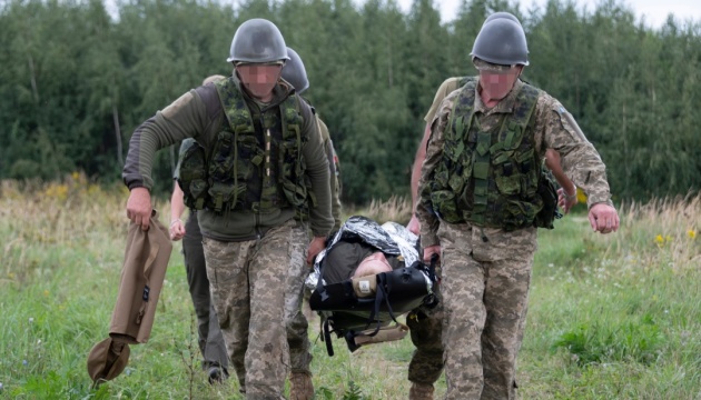 Канадські військові показали, як навчають українських бойових медиків