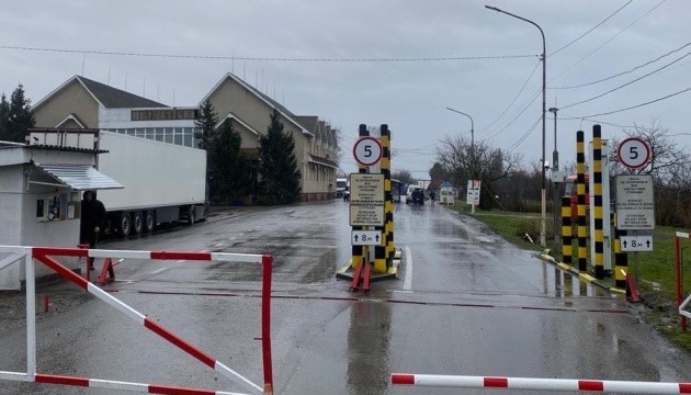 На кордоні з Румунією розблокували пункт пропуску «Дякове-Халмеу»