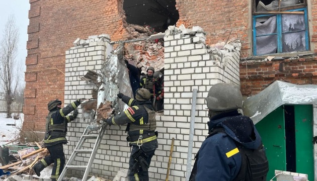 Росіяни за добу обстріляли 20 населених пунктів Харківщини, є загибла та поранені