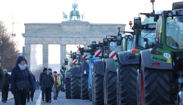 Фотопідробки про німців: фермери хочуть Путіна в президенти, ресторатори відмовляються від підтримки України