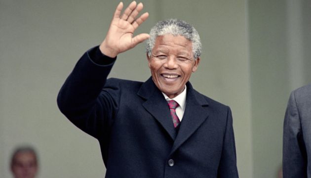 Уряд ПАР хоче заблокувати аукціон речей Нельсона Мандели
