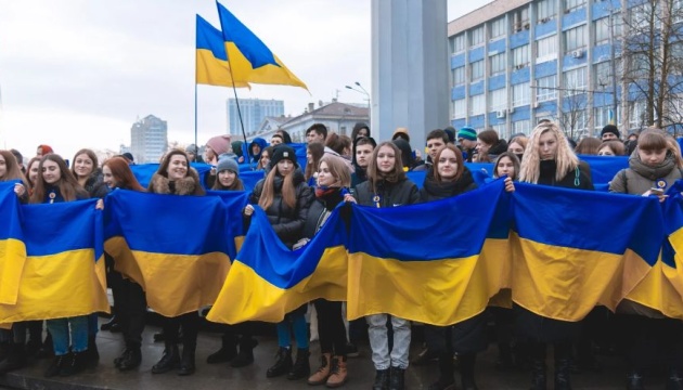Для українських громад за кордоном підготували інформаційні матеріали до Дня Соборності