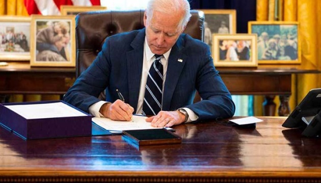 Biden signs bill to avoid government shutdown