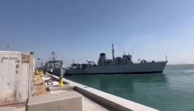 Два британські військові кораблі зіткнулися у Перській затоці