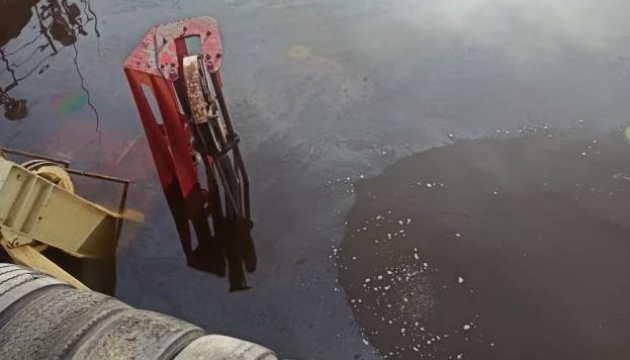 У морпорту Миколаєва затонуло судно - акваторія забруднена нафтопродуктами