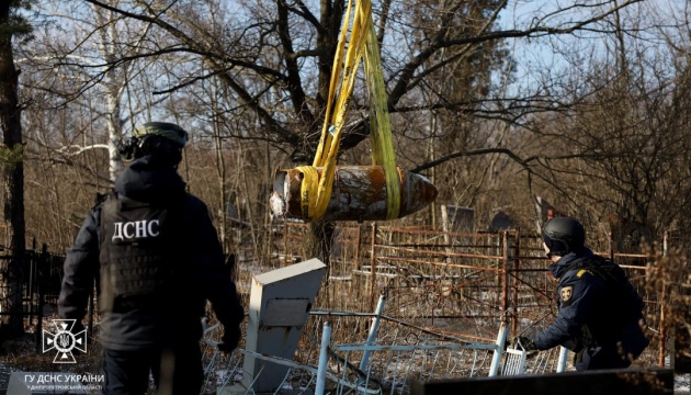 На Дніпропетровщині знешкодили бойову частину ракети, яка впала на кладовище