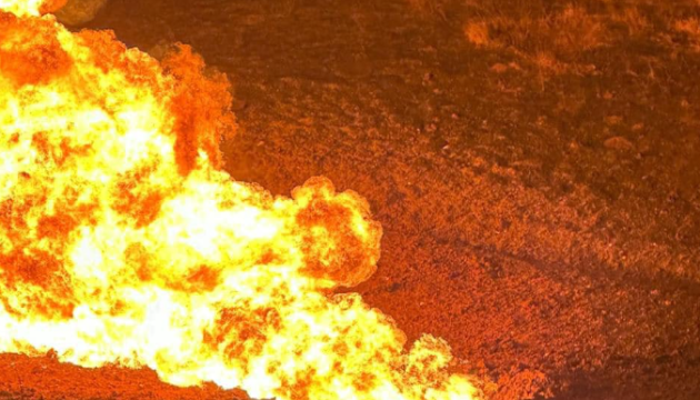 У передмісті Харкова внаслідок ракетних ударів горить газопровід, є постраждалі