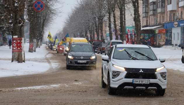 На Житомирщині відбувся жіночий автопробіг «Поверніть українські серця»