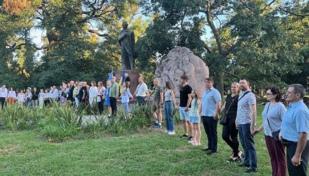 День Соборності відзначили біля пам’ятника Шевченку в Буенос-Айресі