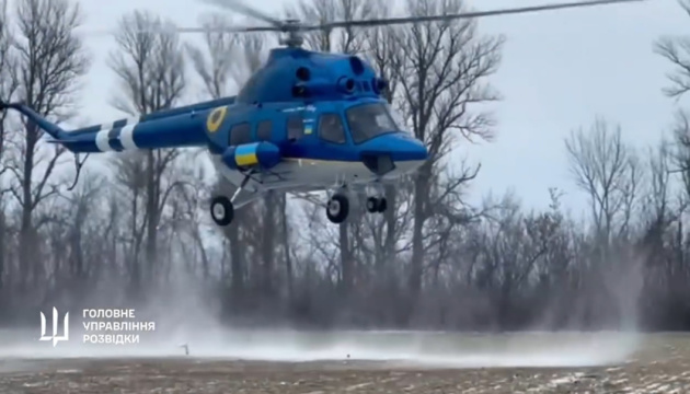 Воїни ГУР отримали з Польщі гелікоптер для медичної евакуації