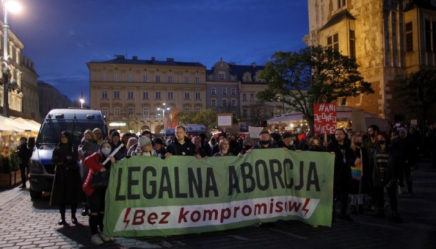 Туск хоче послабити польські закони про заборону абортів