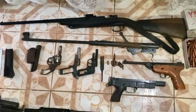 На Закарпатті поліція виявила нелегального торговця зброєю