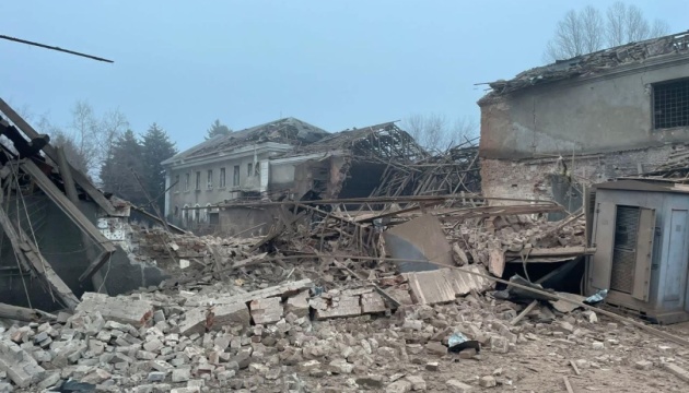 Ракетний удар по Слов'янську: зруйнований керамічний цех, у дитсадку вибиті вікна