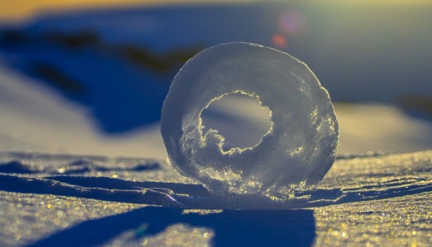 Exploradores polares ucranianos publican fotos de “rosquillas de nieve”