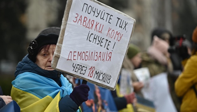 Familiares de militares exigen en Zaporiyia la desmovilización después de 18 meses de servicio militar