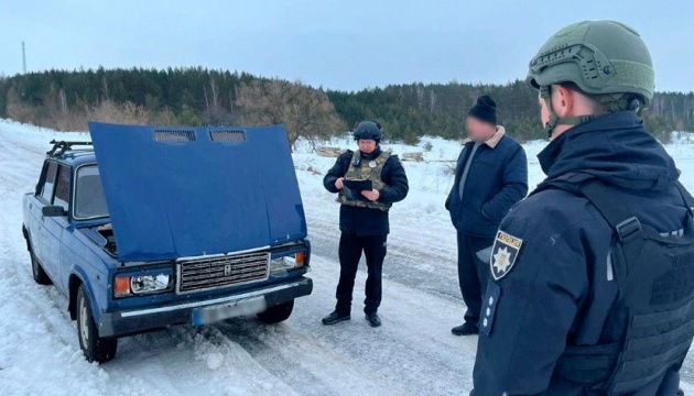 Загарбники обстріляли цивільне авто на Чернігівщині