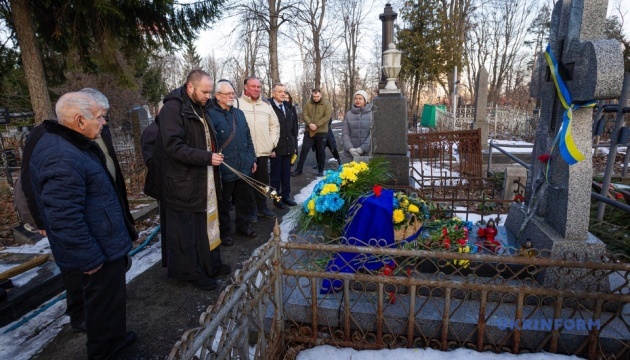 На Лук'янівському цвинтарі вшанували пам’ять Героїв Крут
