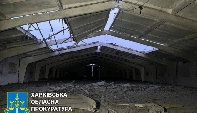 Russen bombardieren zwei Dörfer in Region Charkiw, zwei Betriebe getroffen