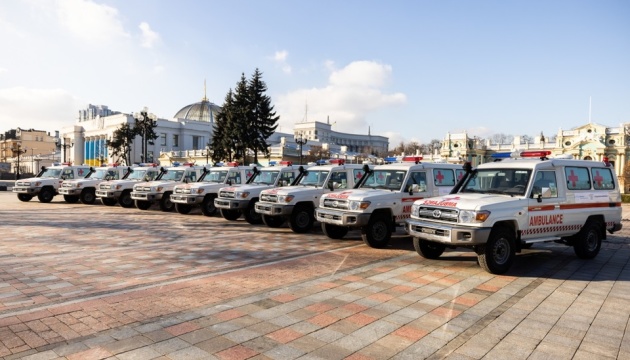 ОАЕ передали Україні 50 швидких, які поїдуть у прифронтові регіони
