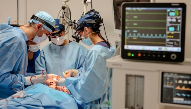 На Прикарпатті хірурги відновили обличчя військовому після важких травм
