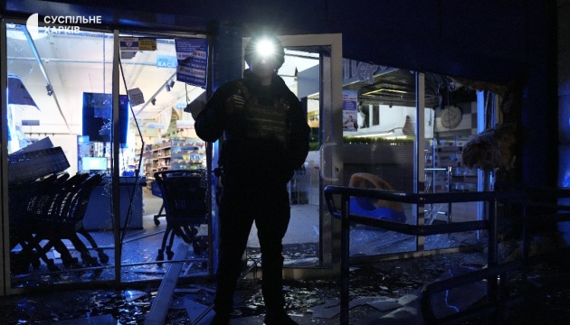 Атака «Шахедів» на Харків: пошкоджений приватний будинок, горить магазин